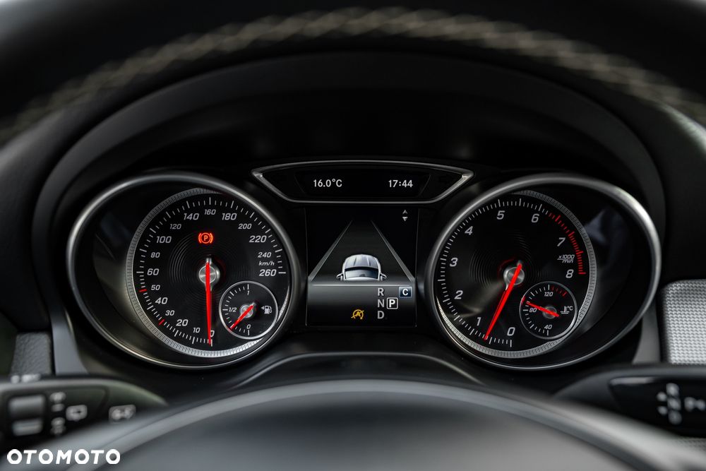 Mercedes-Benz GLA 200 7G-DCT - 33