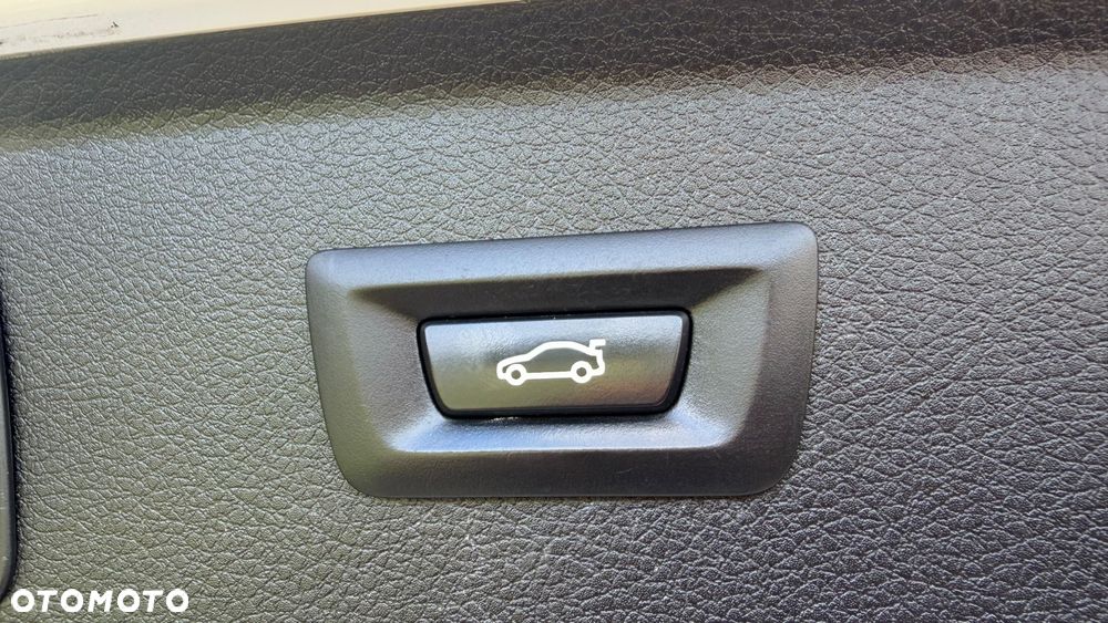 BMW Seria 2 218d - 25