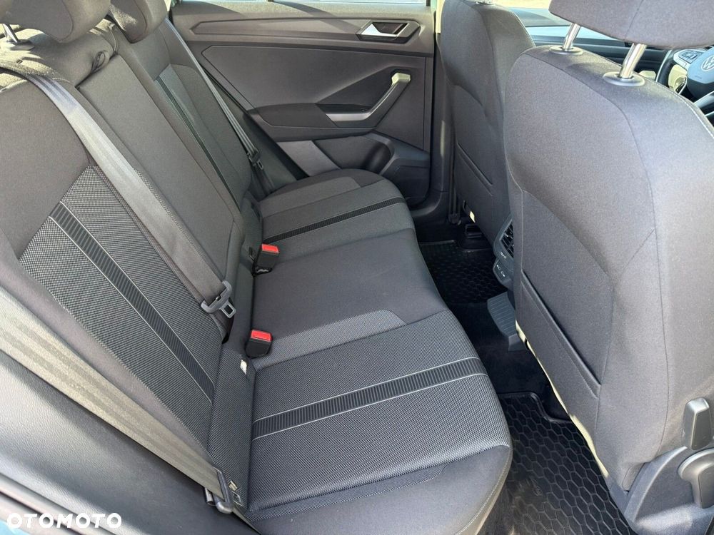 Volkswagen T-Roc - 23