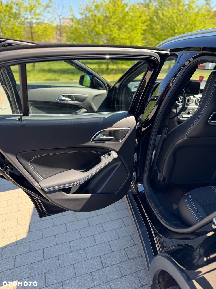 Mercedes-Benz GLA 200 7G-DCT - 14