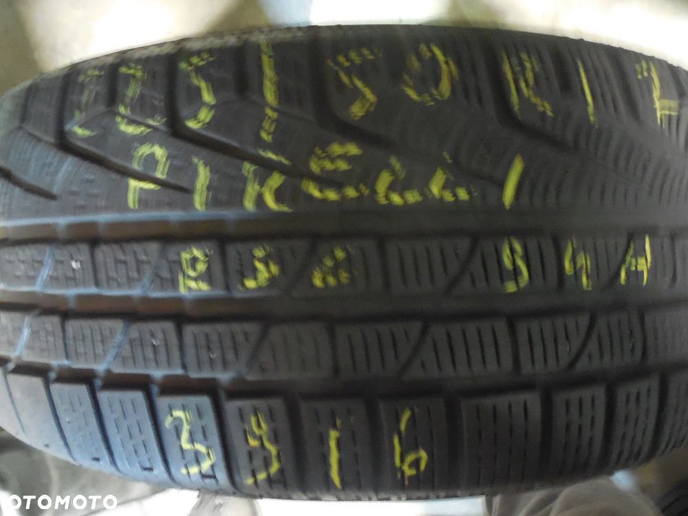 OPONA 225/50R17 PIRELLI SOTTOZERO WINTER 21O SERIE II RSC DOT 3916 7.4MM - 1