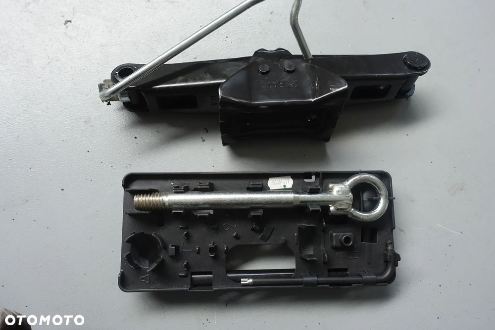 LEWAREK SAMOCHODOWY BERLINGO IV PARTNER 18r. - 1