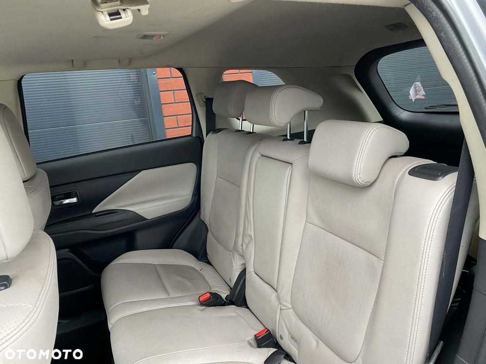 Mitsubishi Outlander 2.4 4WD - 11