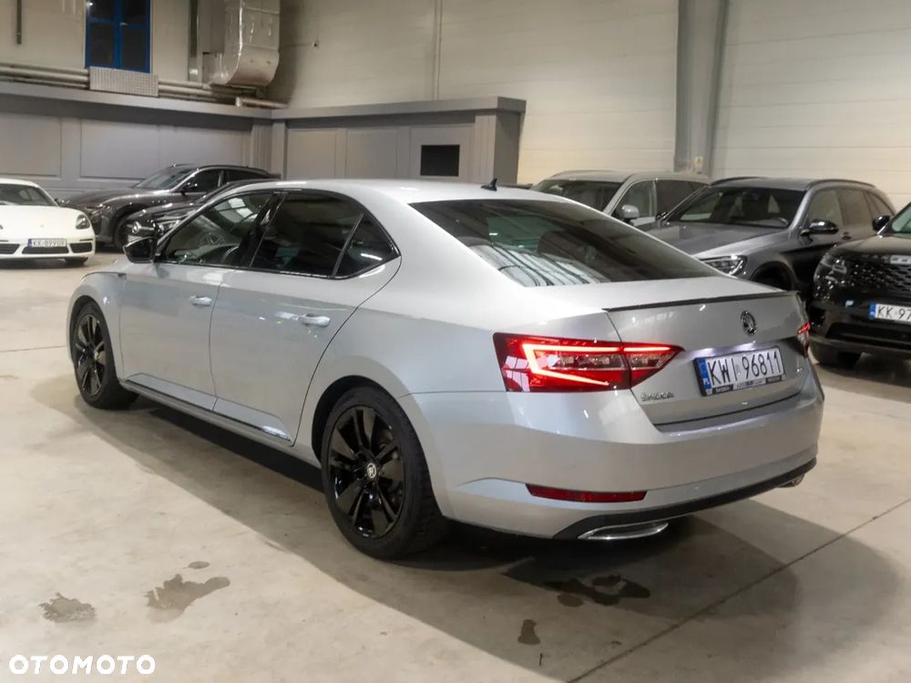 Skoda Superb 2.0 TDI Sportline DSG - 24