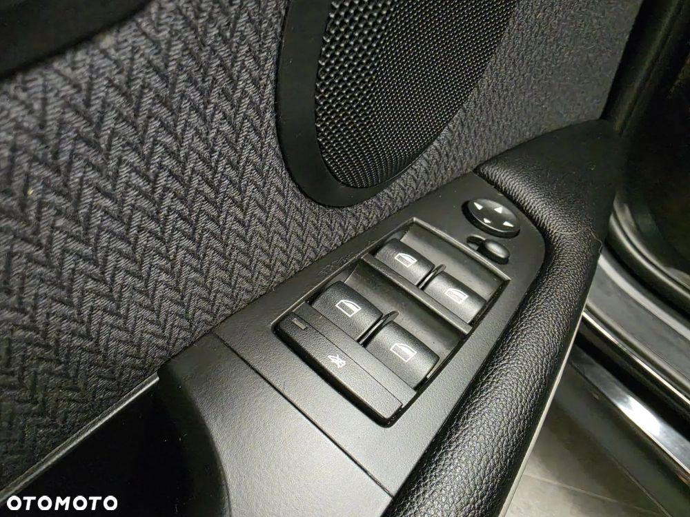 BMW Seria 3 318i Edition Exclusive - 28