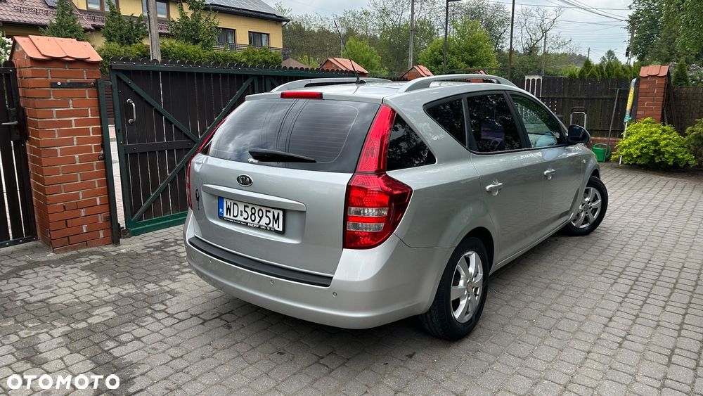 Kia Ceed - 10
