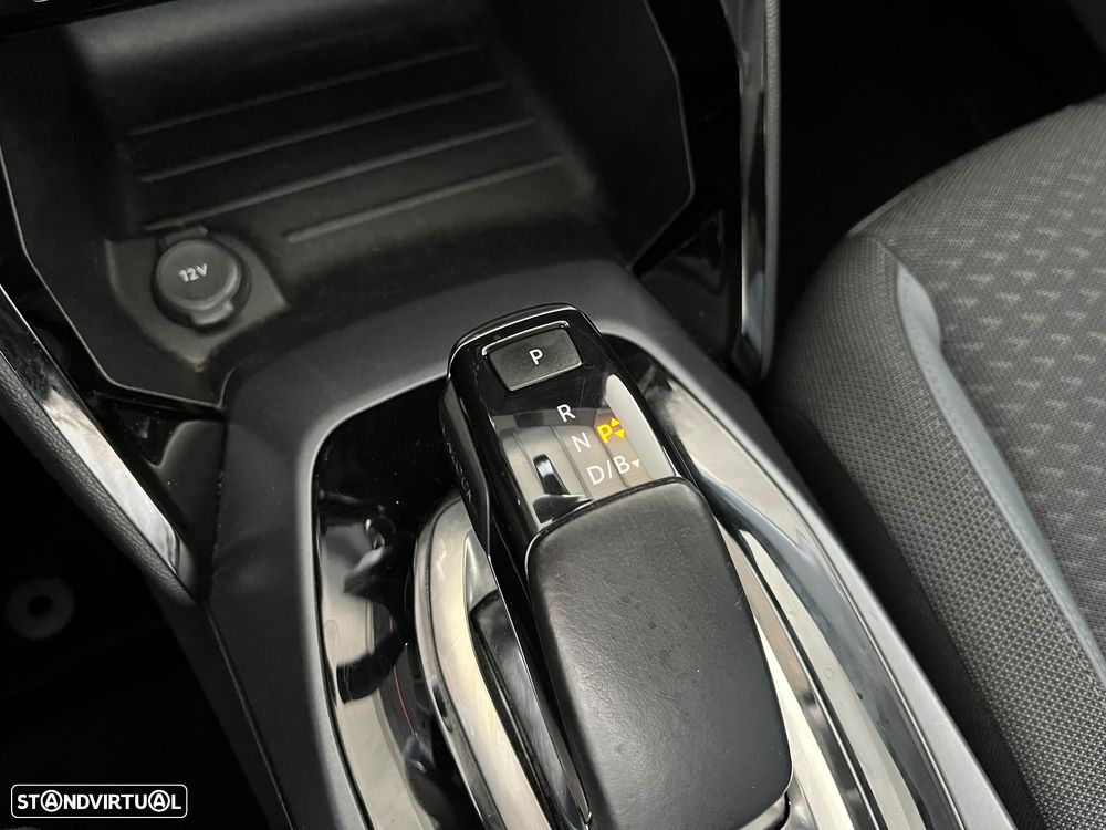 Peugeot e-2008 50 kWh Allure Pack - 39