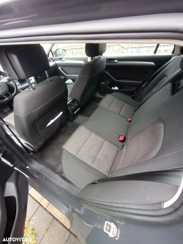 Volkswagen Passat - 4