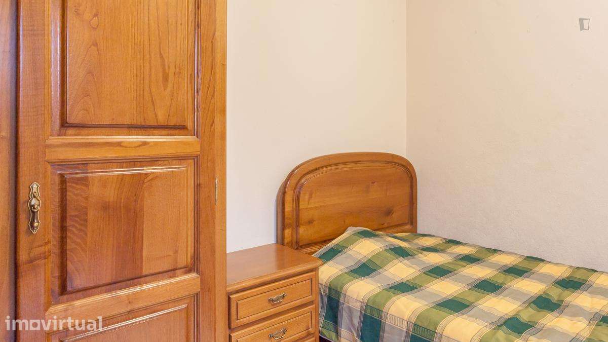 Quarto - localizado em Pedrouços Porto - Grande imagem: 3/31