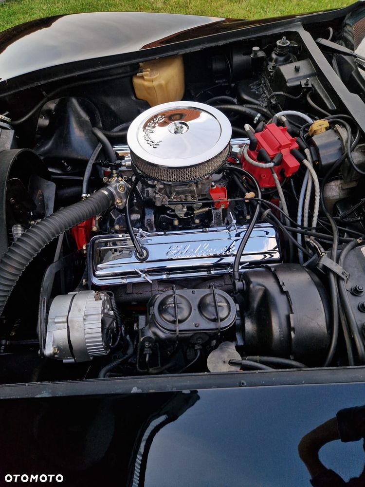Chevrolet Corvette - 24