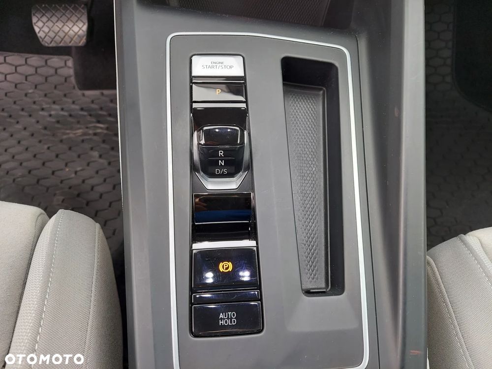 Volkswagen Golf 1.5 eTSI EVO Style DSG - 4