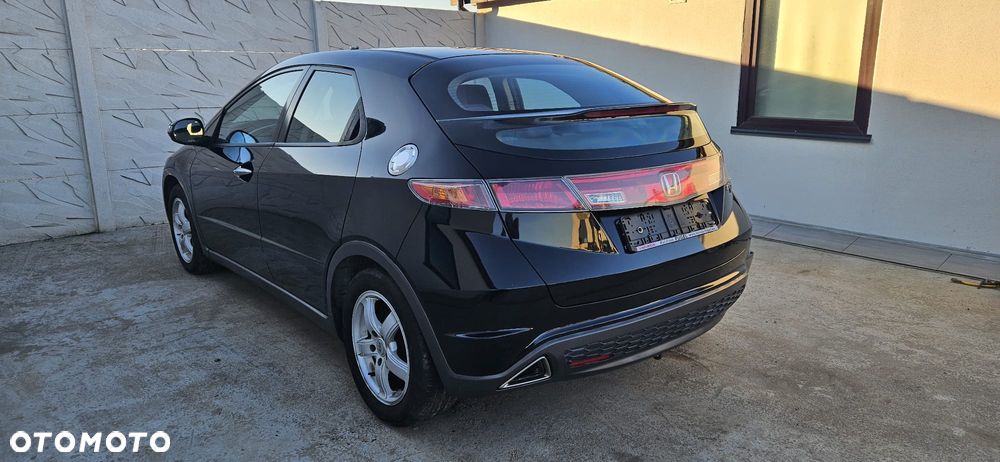 Honda Civic 1.8i-VTEC Sport - 11