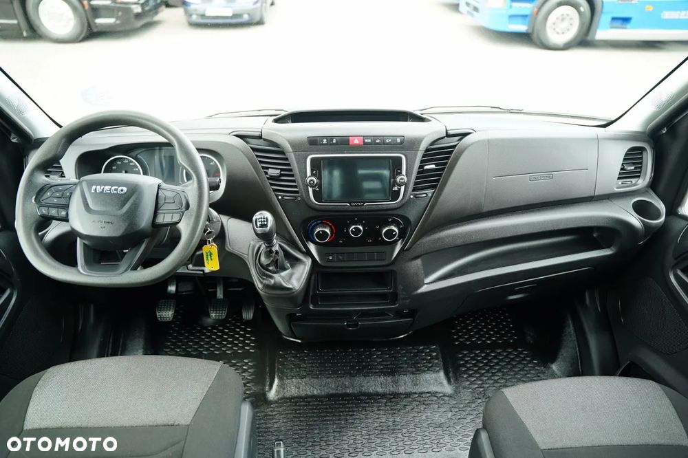 Iveco DAILY 35-160 / WYWROTKA / BRYGADÓWKA - 6 MIEJSC /  MANUAL / BLIŹNIAK / EURO 6 - 29