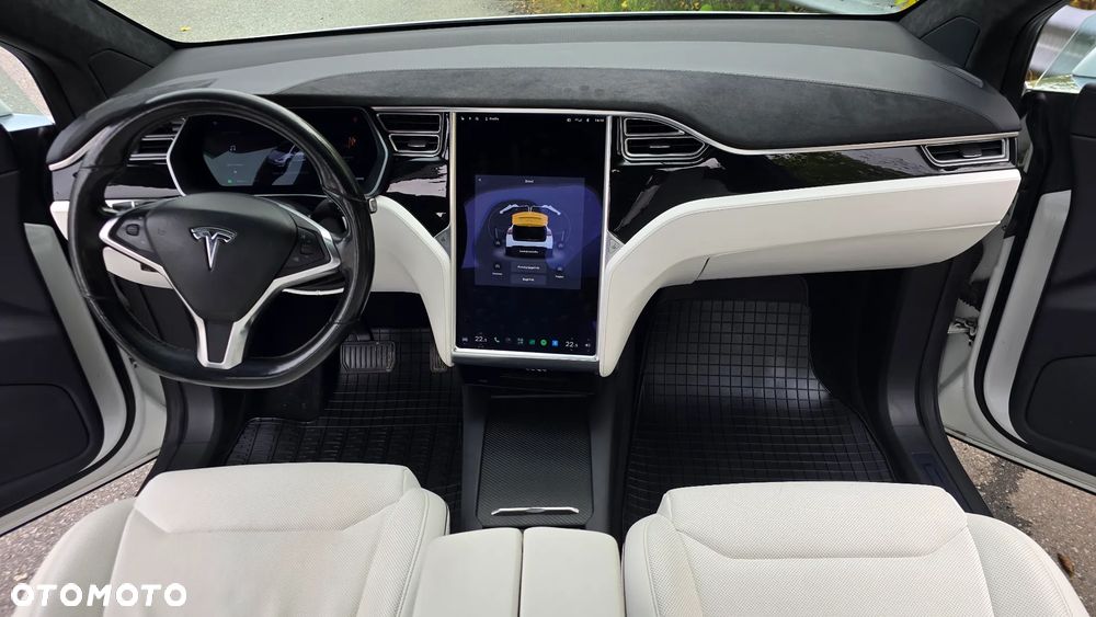 Tesla Model X - 22