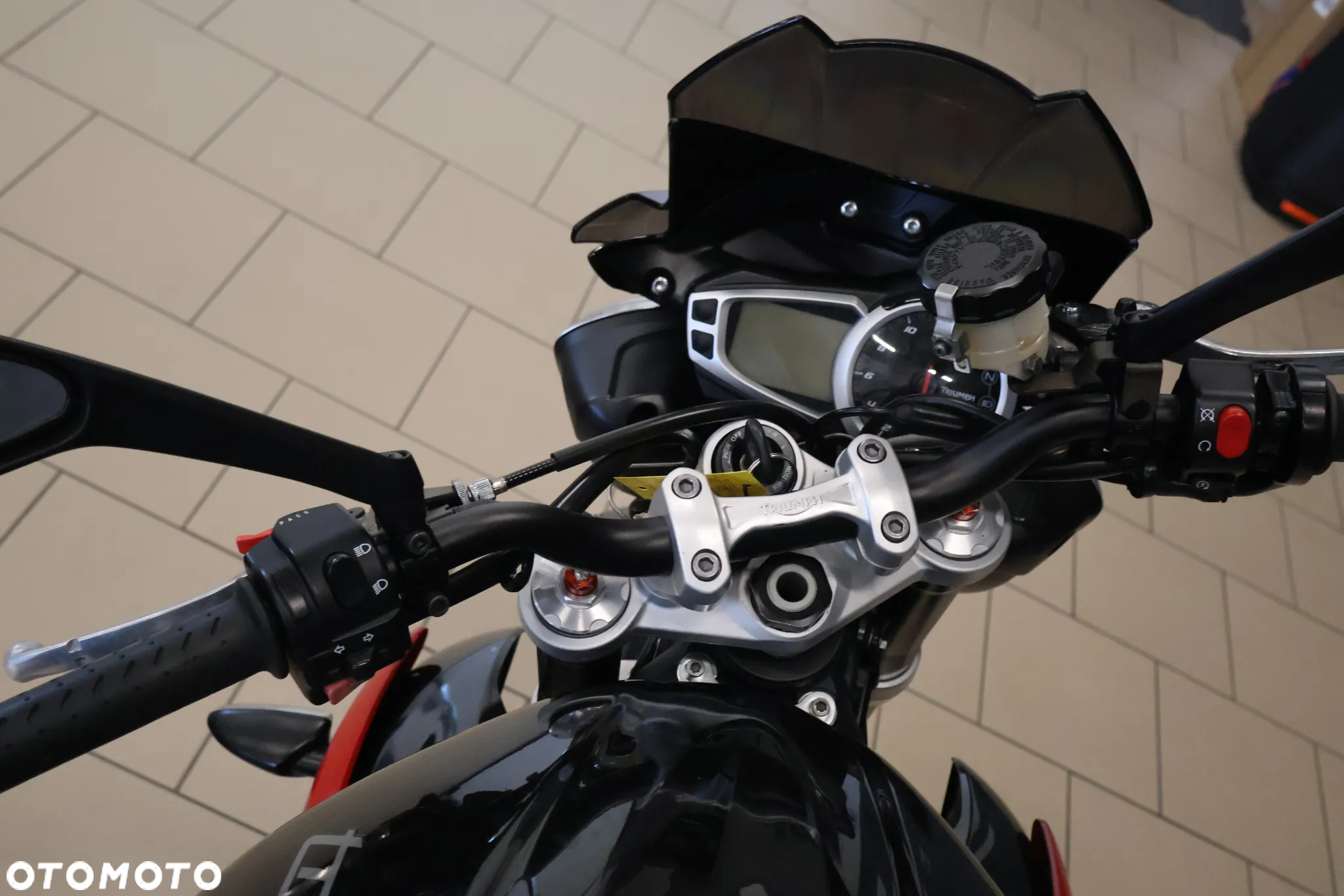 Triumph Street Triple - 8
