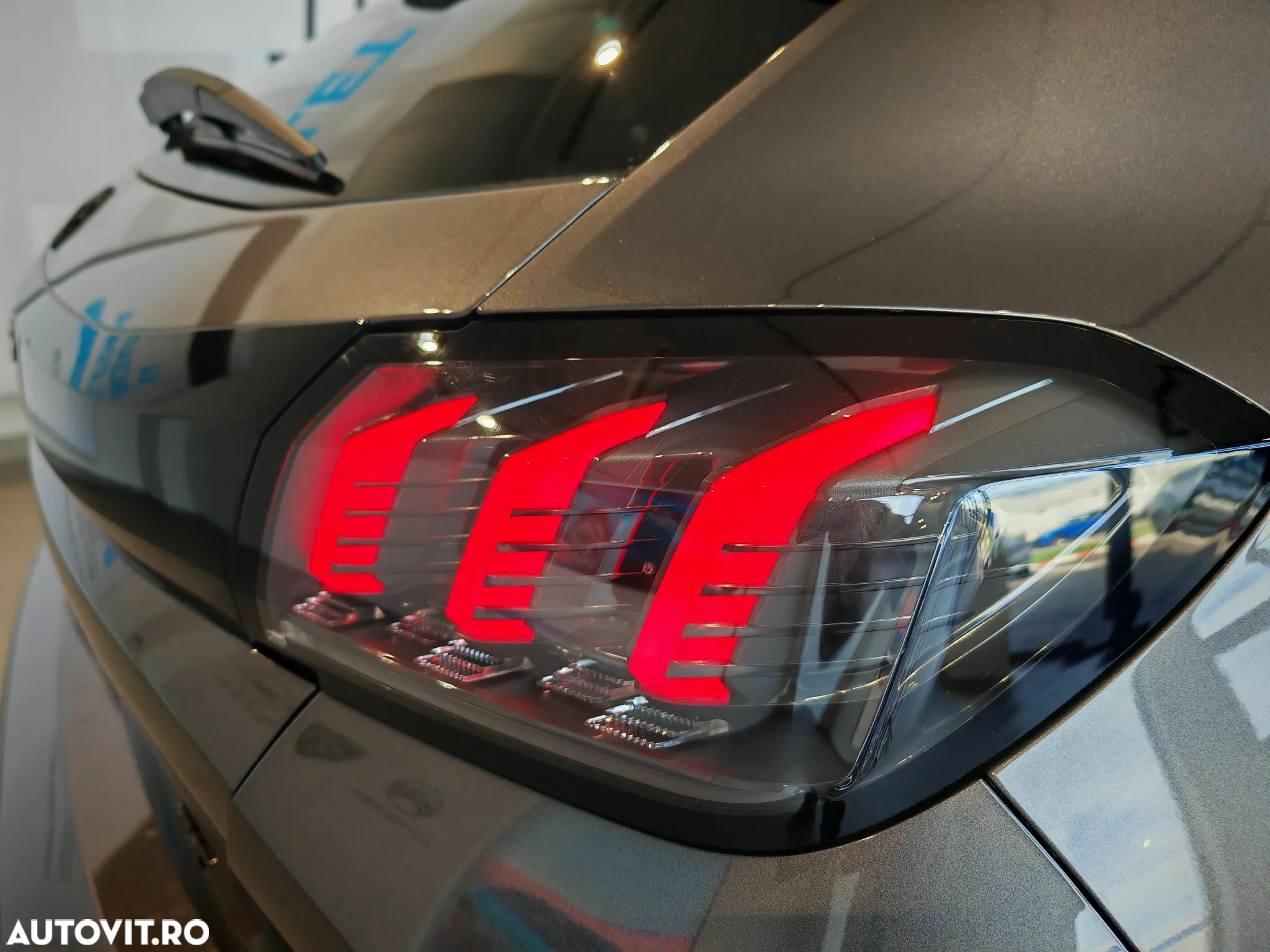 Peugeot 208 1.2 L PureTech STT EAT8 GT Pack - 11