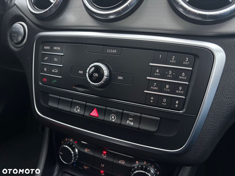 Mercedes-Benz CLA 200 7G-DCT AMG Line - 35