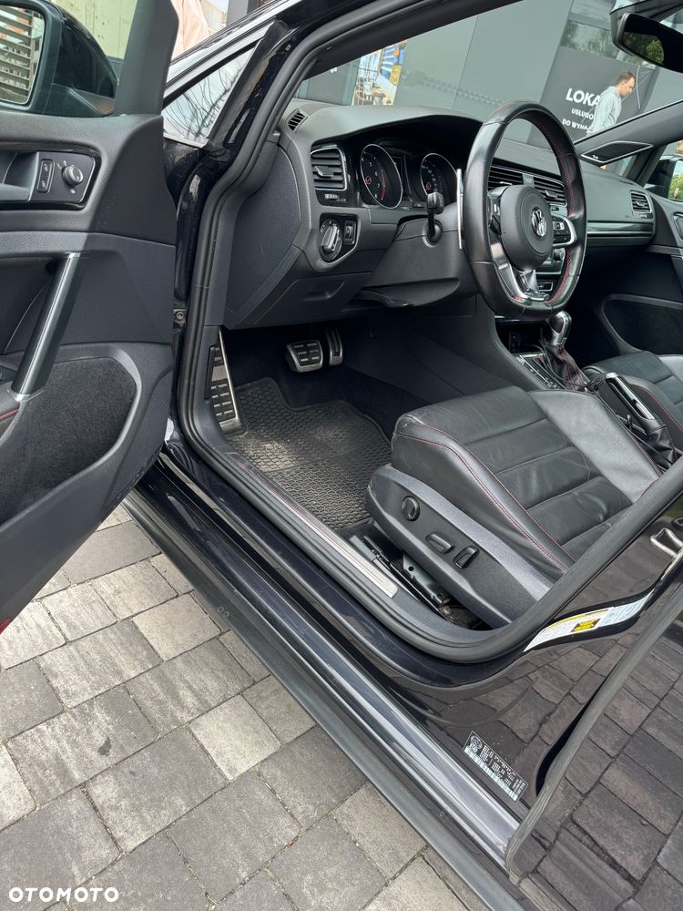 Volkswagen Golf - 21