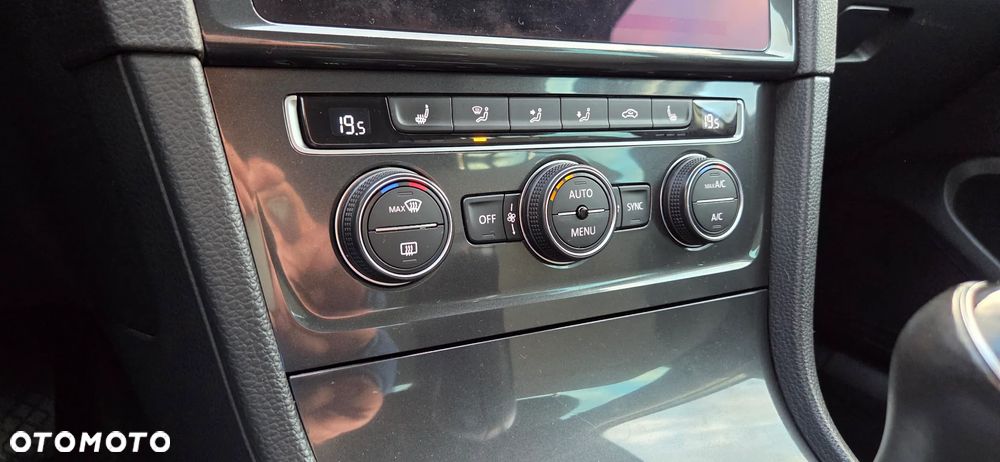 Volkswagen Golf - 23