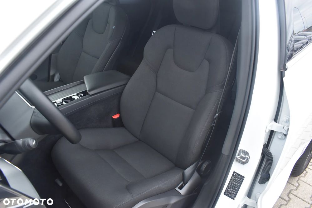 Volvo XC 60 B4 B Momentum Pro - 11