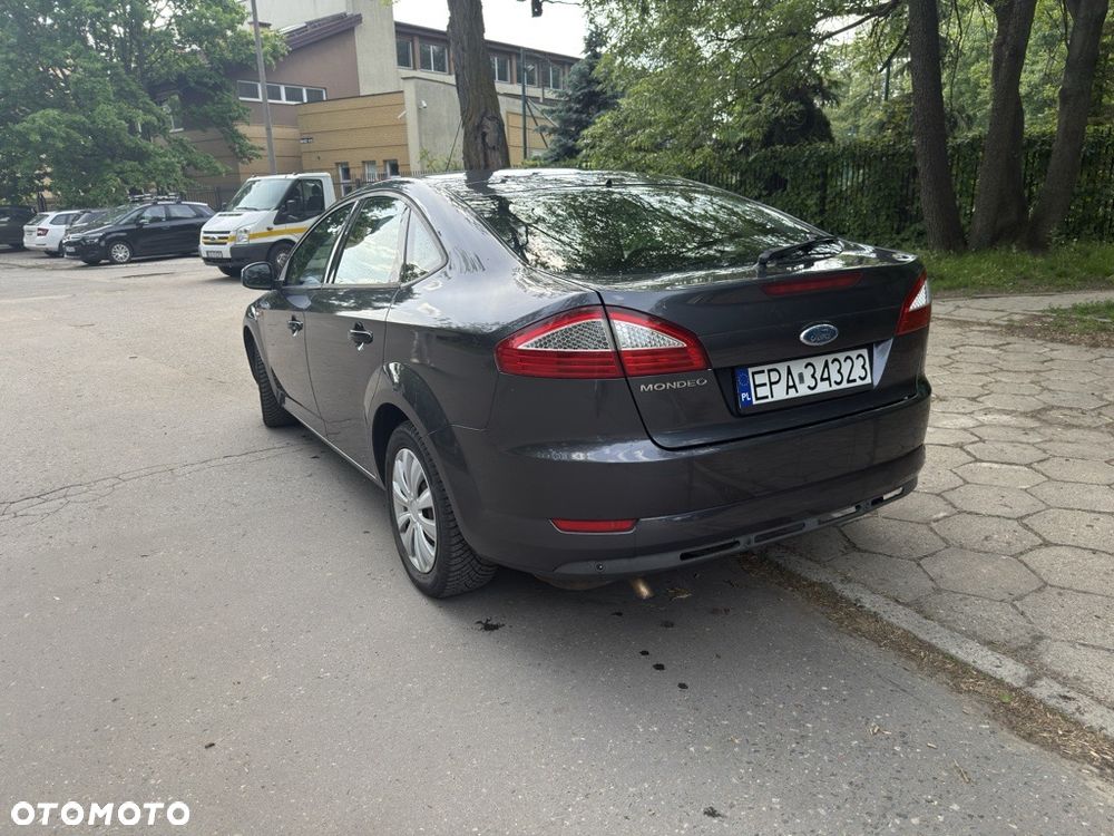 Ford Mondeo 2.0 Ghia - 8