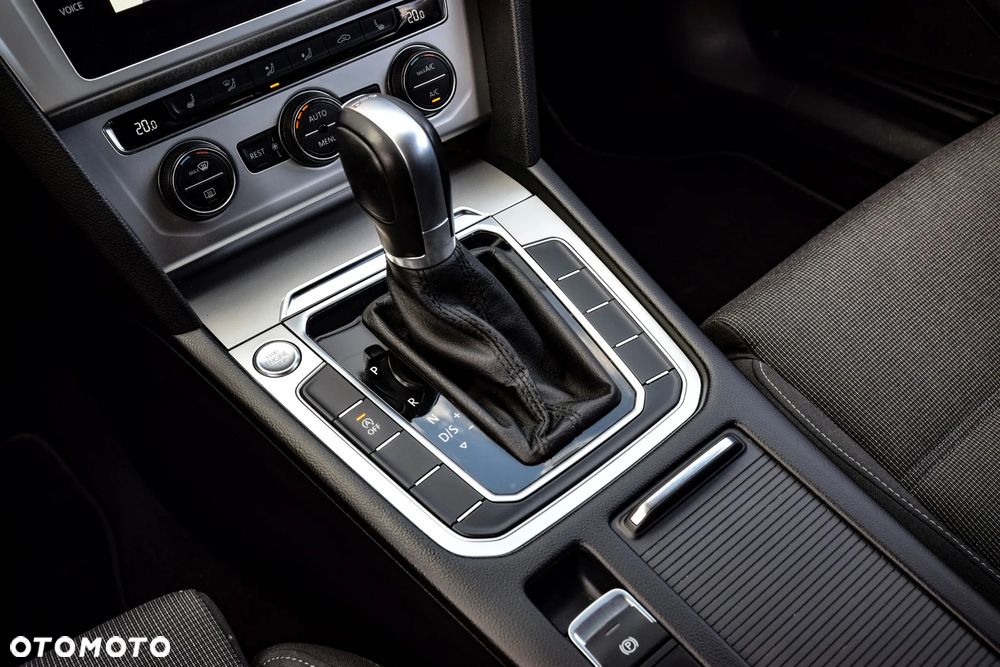 Volkswagen Passat 1.5 TSI EVO Elegance DSG - 27