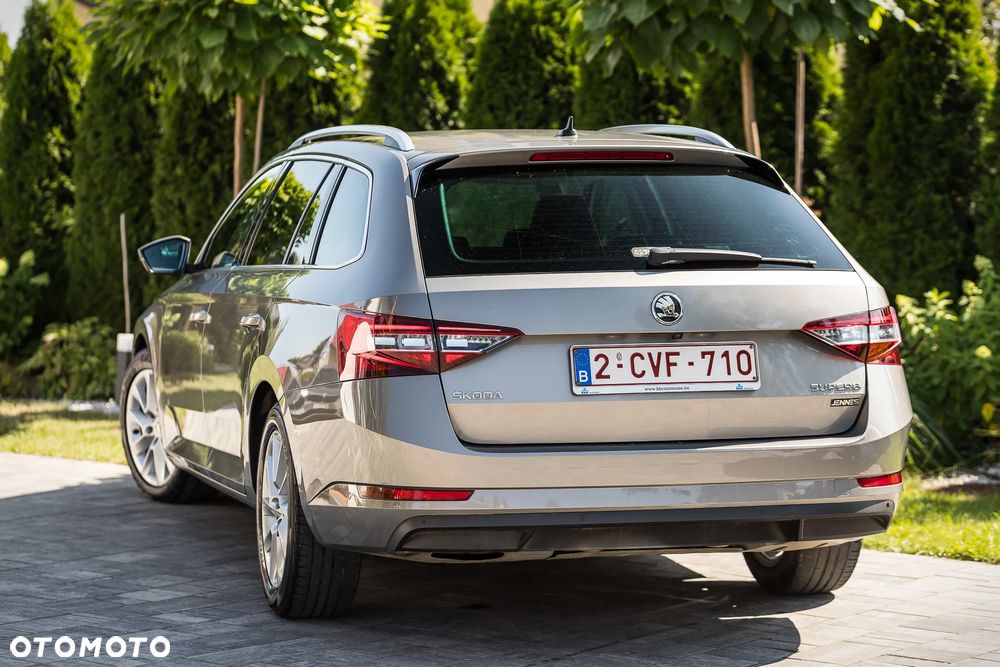 Skoda Superb 2.0 TDI Sportline - 8