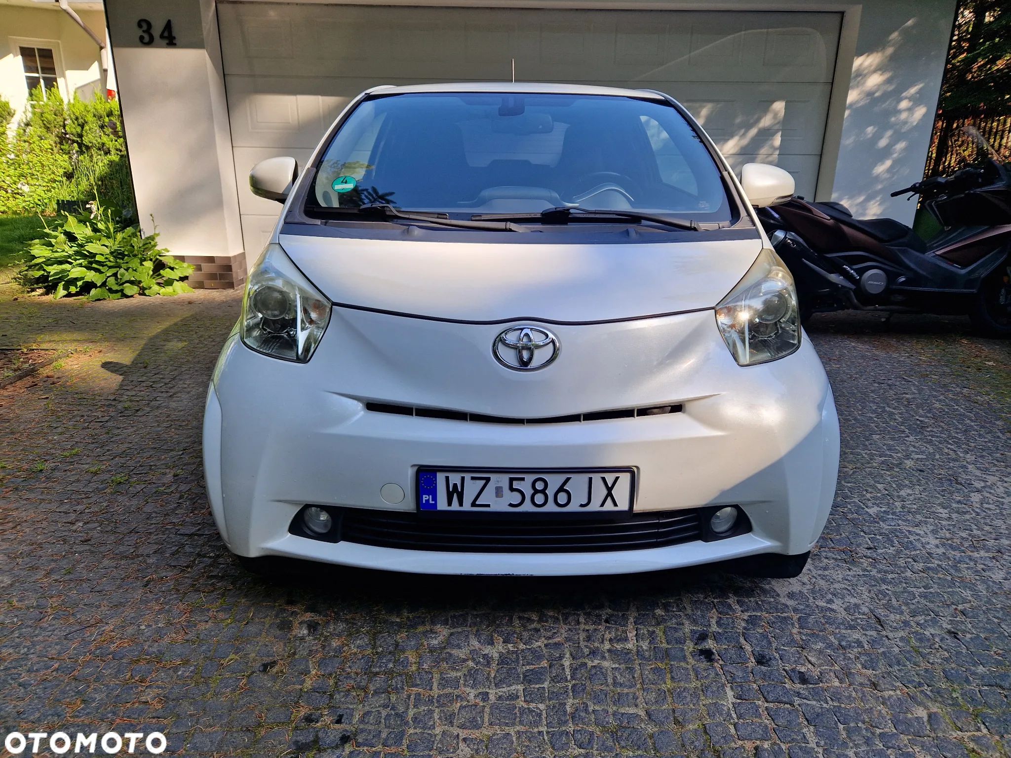 Toyota iQ - 1