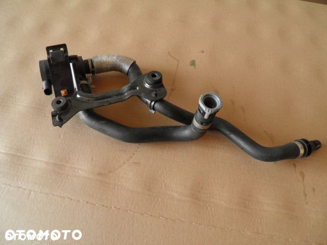 POMPKA OBIEGU WODY VOLVO V40 XC40 2014r - 5