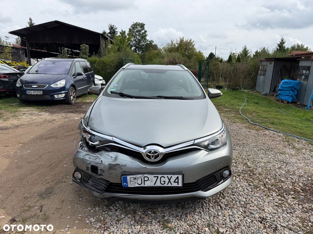 Toyota Auris 2015 photo 2