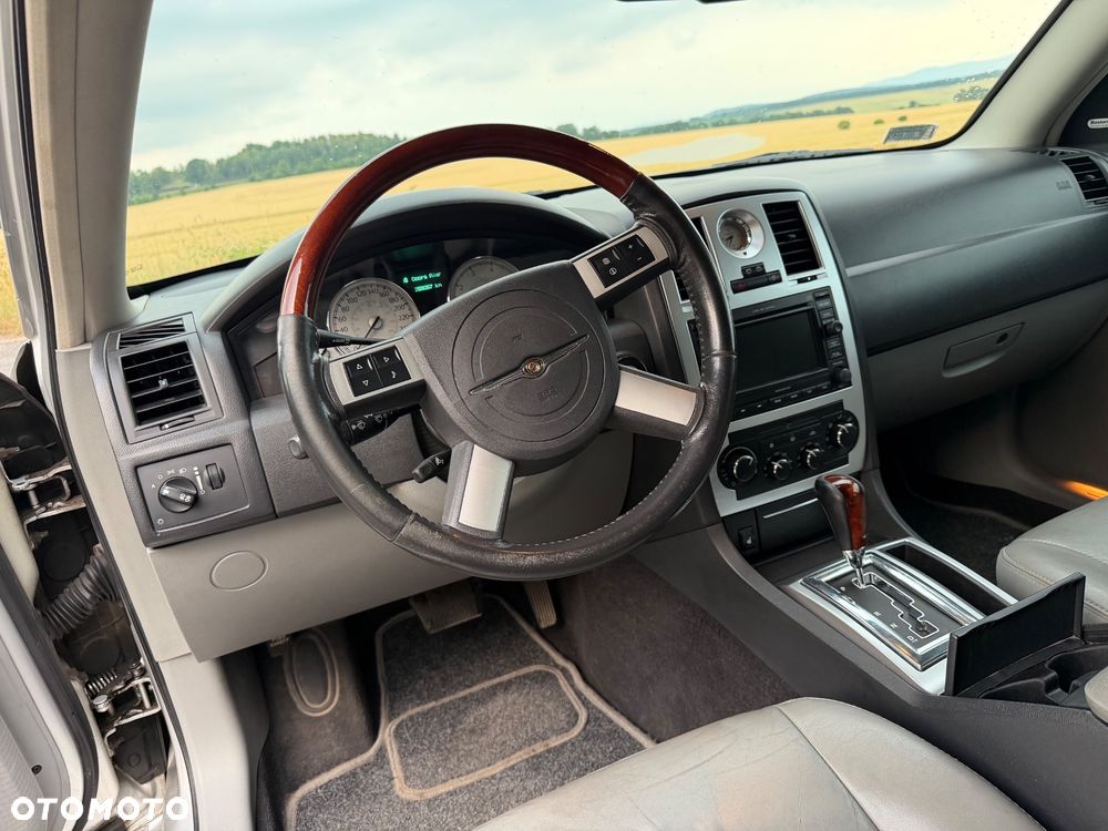 Chrysler 300C - 11