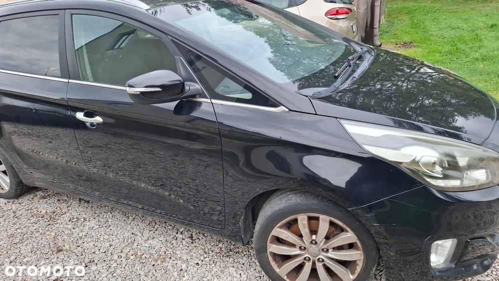 Kia Carens - 2