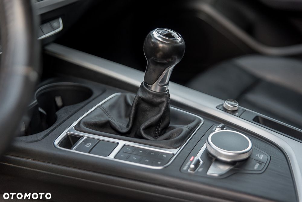 Audi A4 Avant 2.0 TDI design - 18