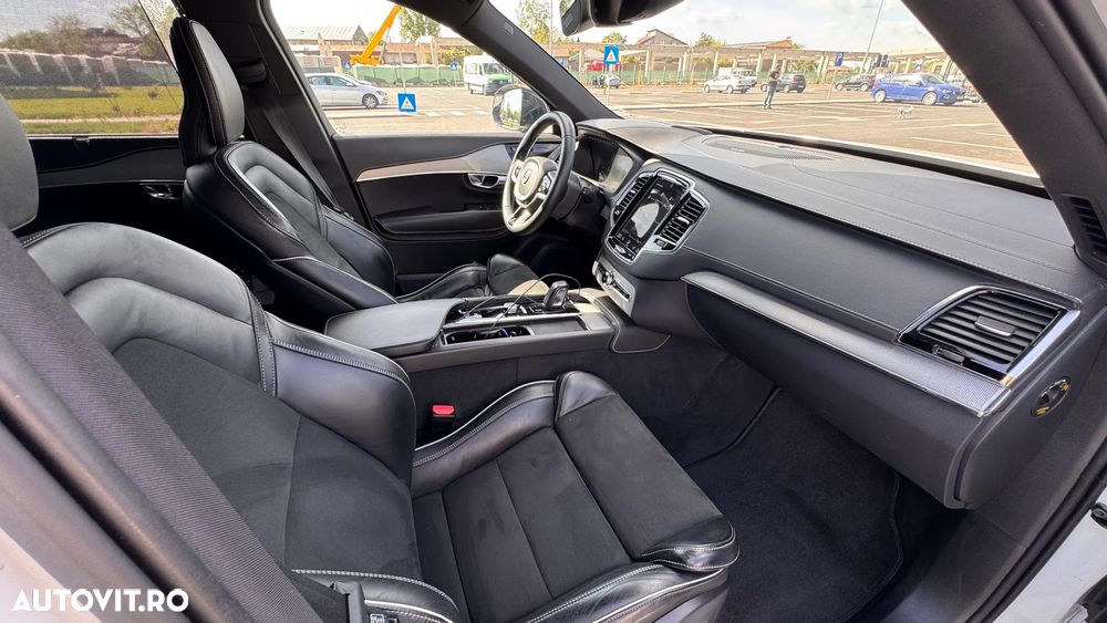 Volvo XC 90 T8 AWD Ultra Black Edition - 11