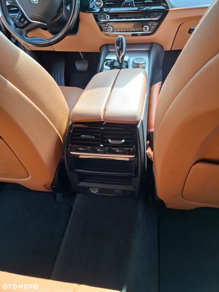BMW 6GT - 12