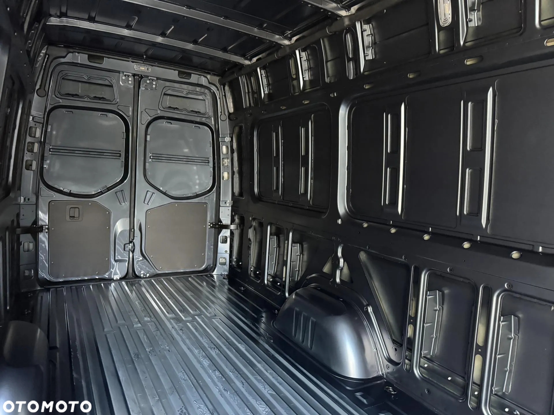 Mercedes-Benz Sprinter - 9