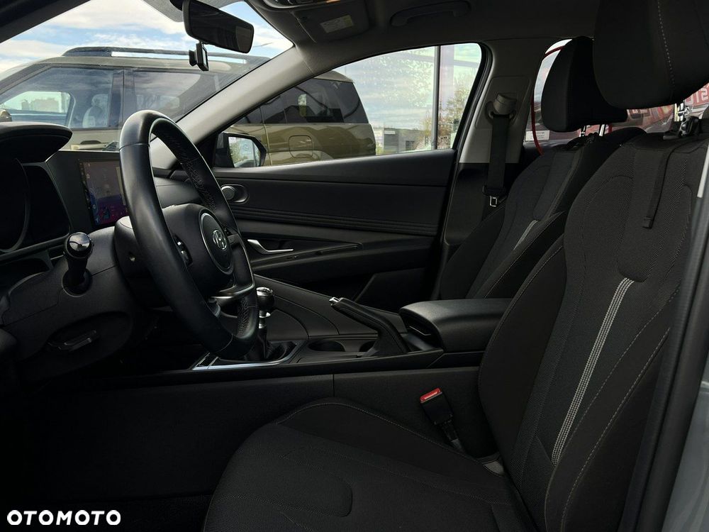 Hyundai Elantra - 9