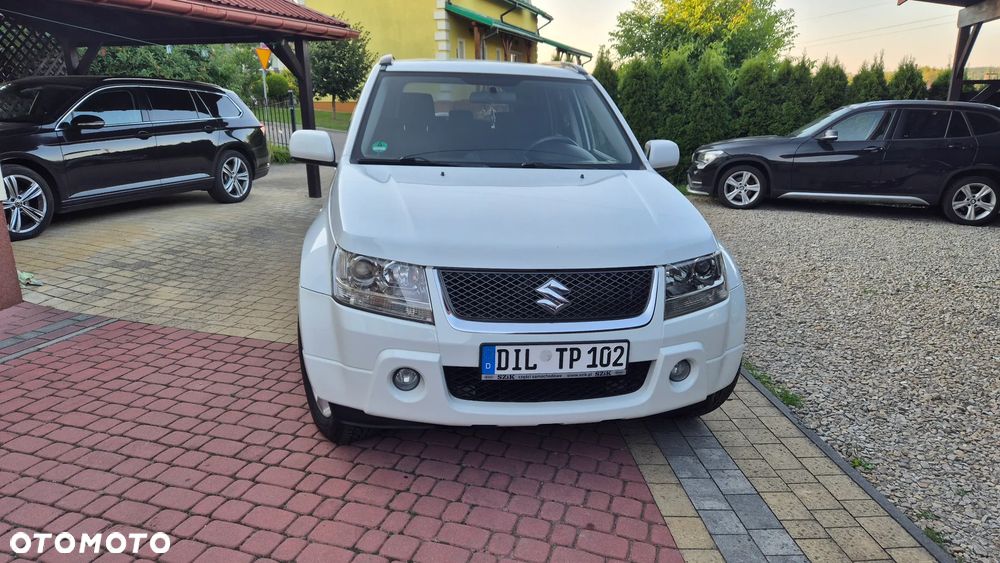 Suzuki Grand Vitara 2.0 Comfort + Family - 2