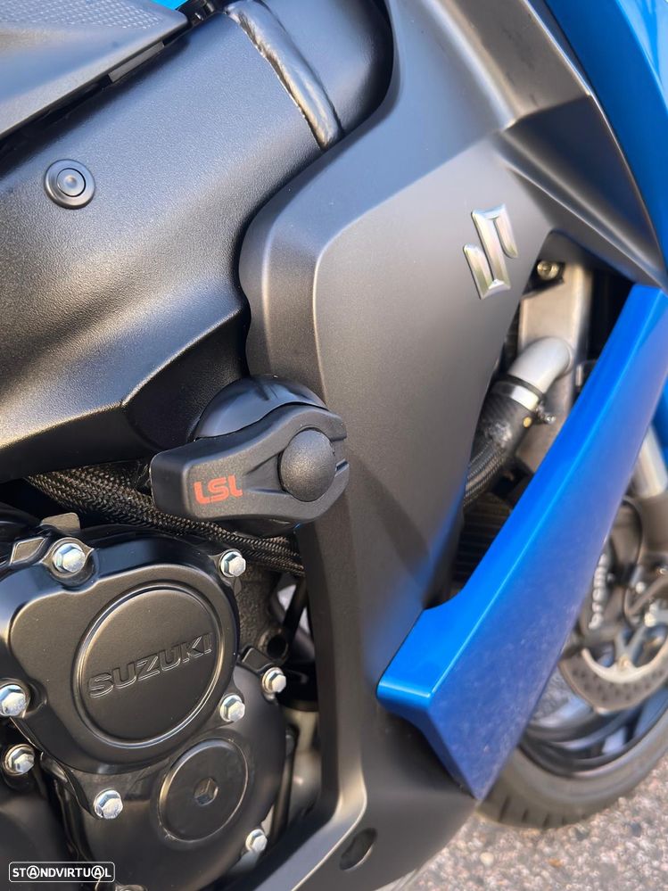 Suzuki GSX - 6