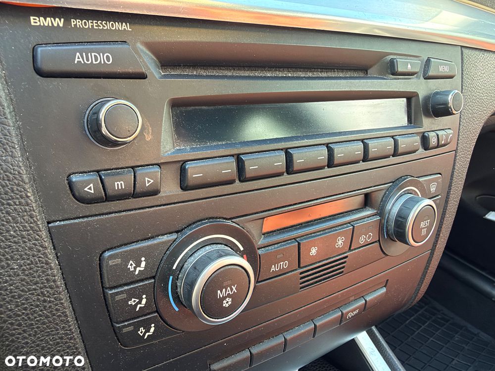 BMW Seria 1 118d - 32