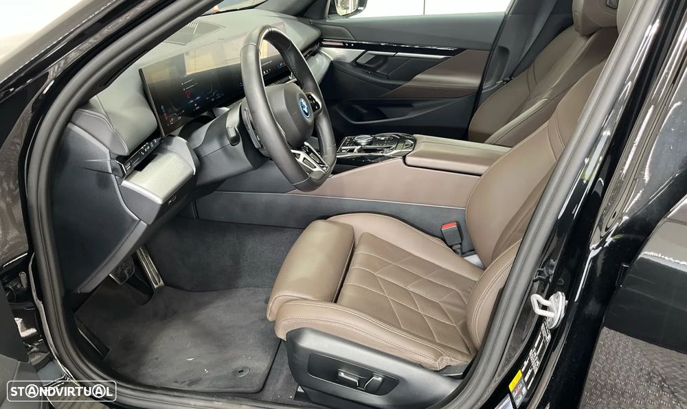 BMW 530 e Pack Desportivo M - 11