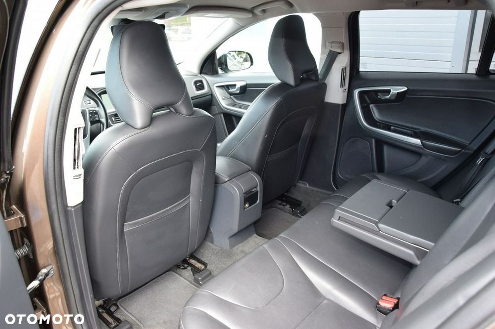 Volvo V60 Cross Country D3 Drive-E Summum - 33