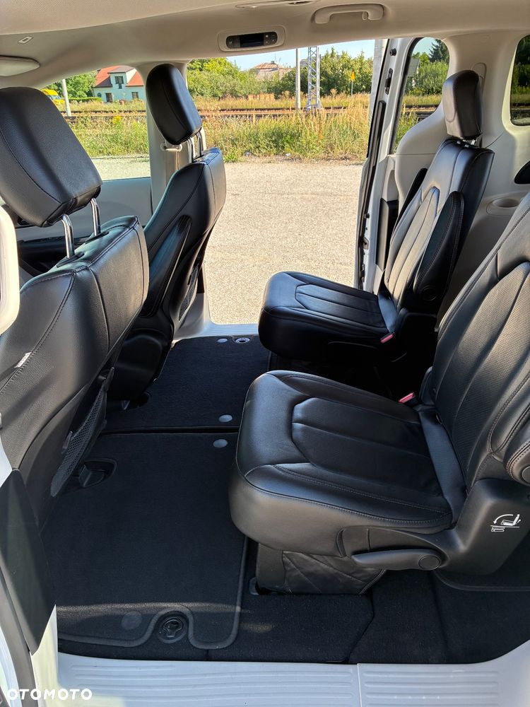 Chrysler Pacifica - 17