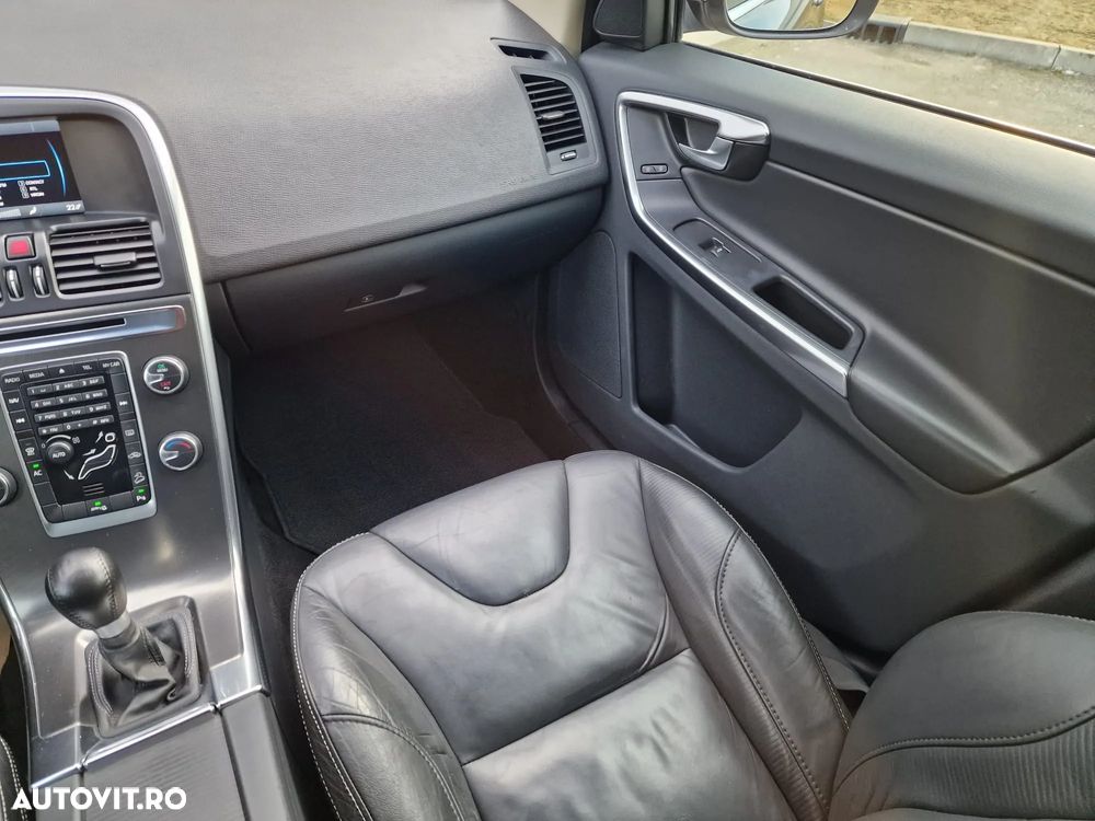 Volvo XC 60 2.4D AWD RDesign - 21
