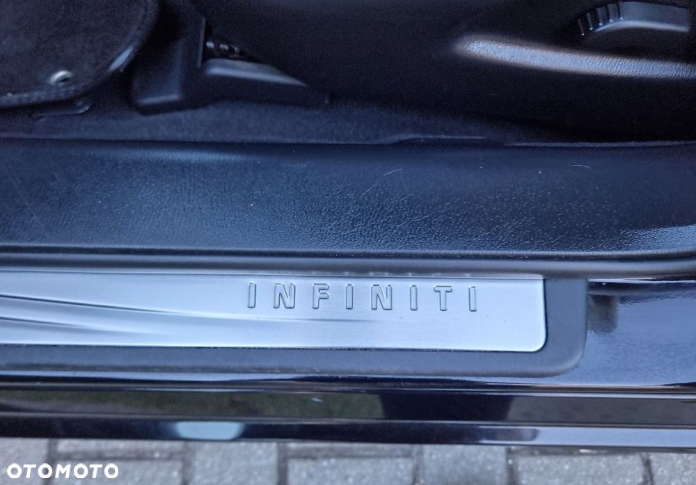 Infiniti Q70 - 15