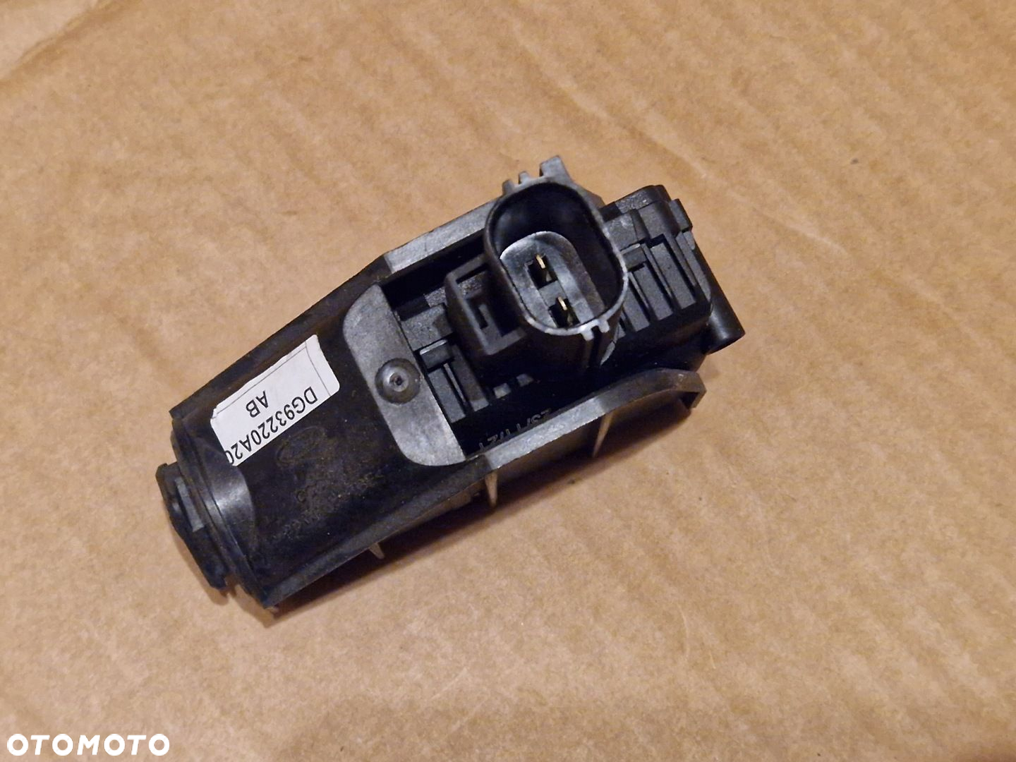 Mondeo Mk5 V Czujnik zwalniający klapkę wlewu paliwa 1835709 NOWY ORYGINAŁ - 3