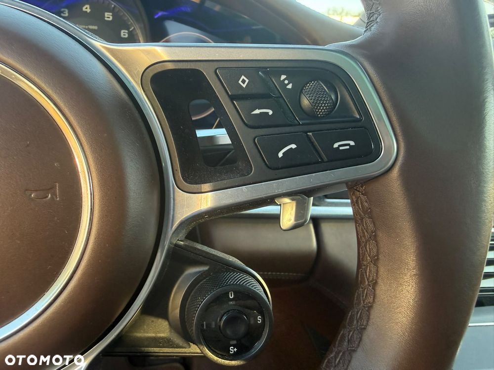 Porsche Panamera 4S - 26