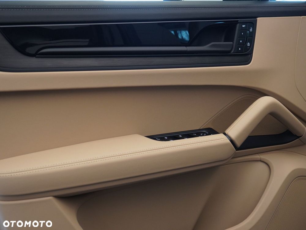 Porsche Cayenne S E-Hybrid PHEV Black Edition - 23