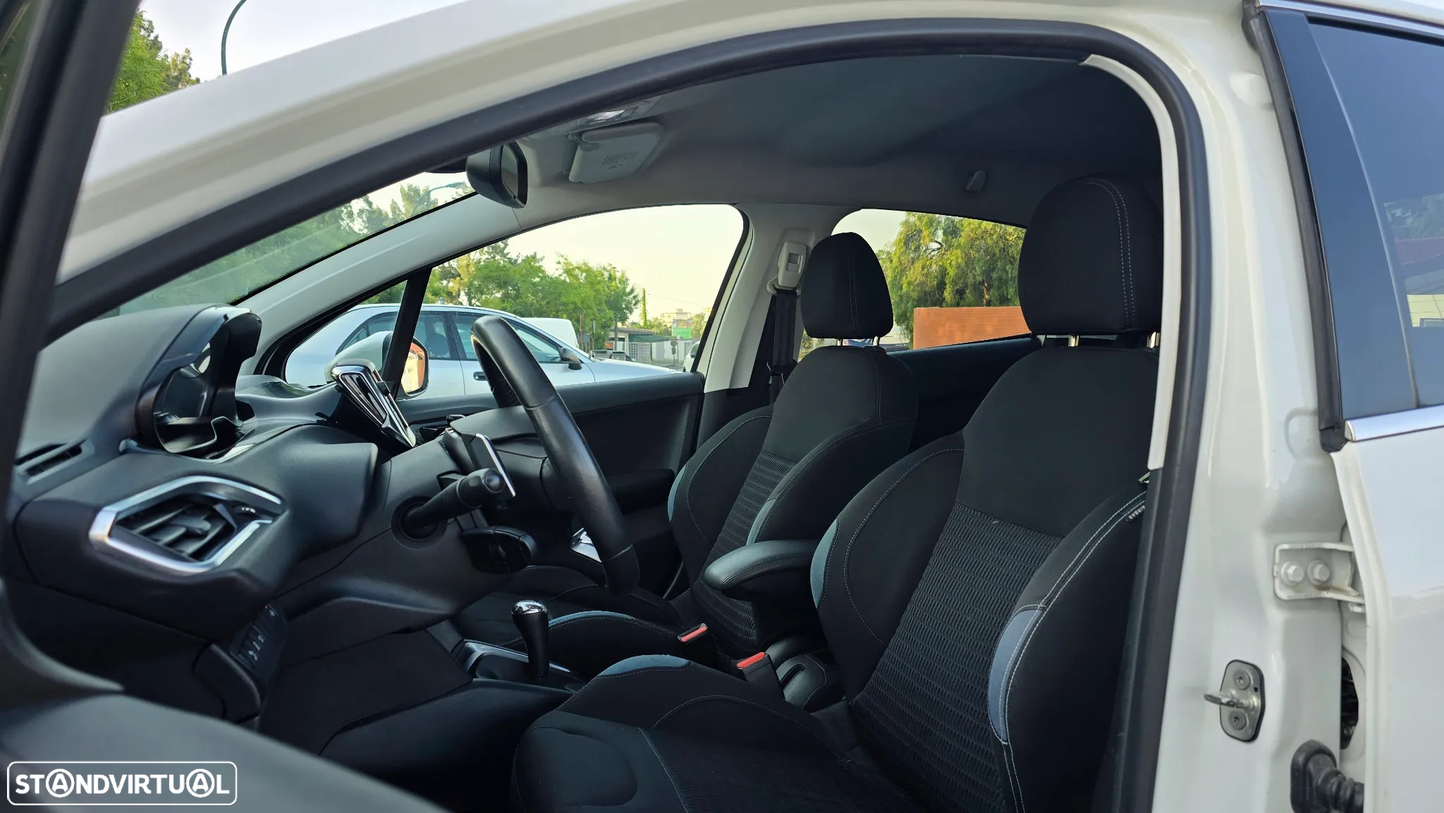 Peugeot 208 1.6 e-HDi Allure 2-Tronic - 15