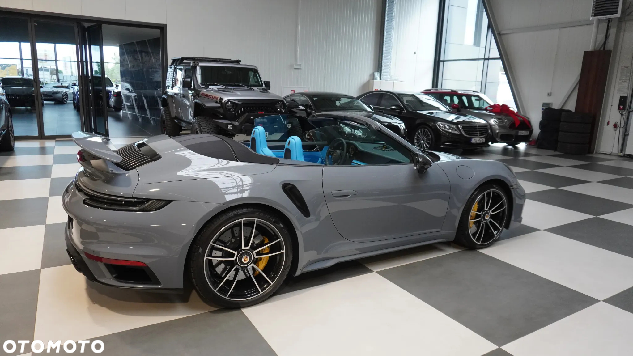 Porsche 911 Carrera Turbo S Cabrio - 4